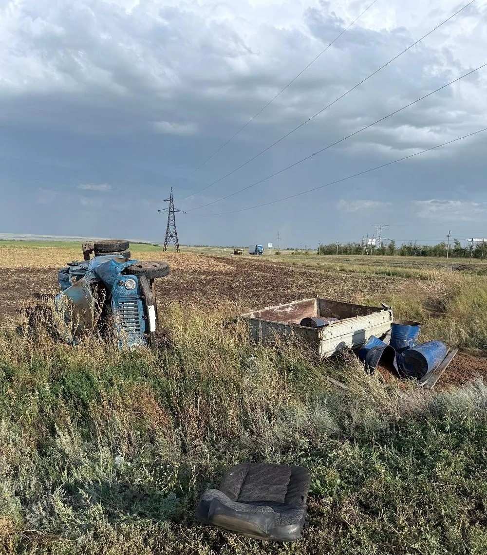 На трассе М5 «Урал» перевернулся грузовик. Водитель госпитализирован