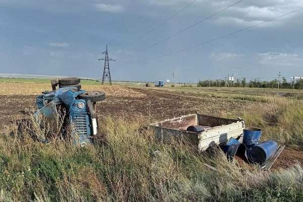 На трассе М5 «Урал» перевернулся грузовик. Водитель госпитализирован