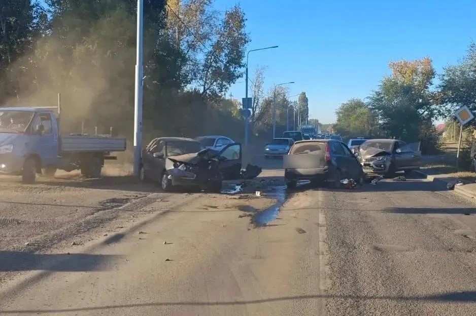 В Оренбурге произошло жёсткое тройное ДТП