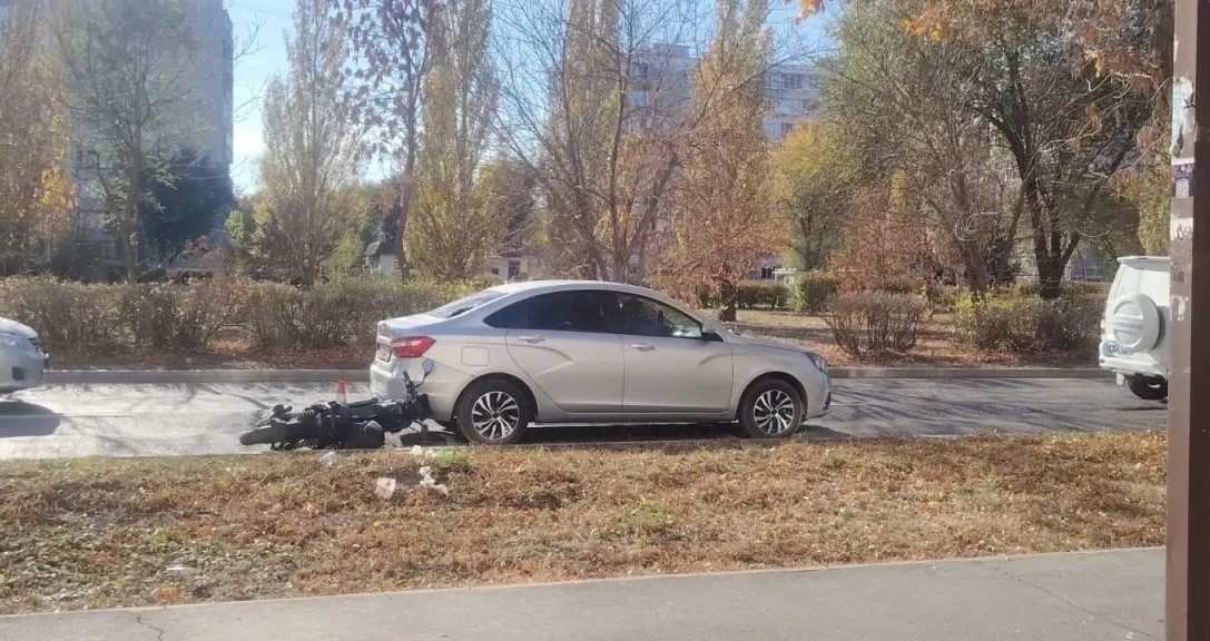 В Оренбурге Госавтоинспекторы устанавливают обстоятельства ДТП с электроскутером