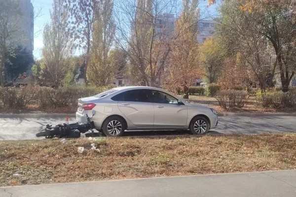 В Оренбурге Госавтоинспекторы устанавливают обстоятельства ДТП с электроскутером