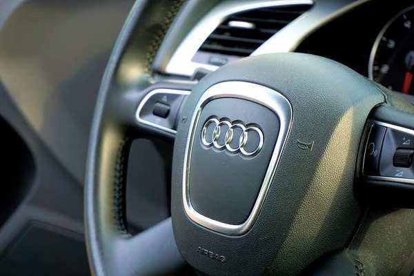 Audi и Volkswagen отзывают автомобили из-за рулевого управления
