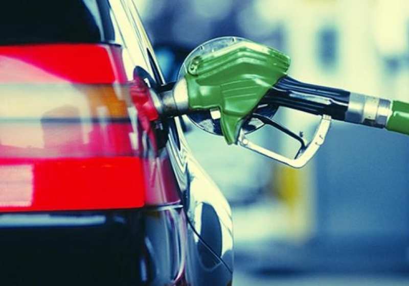 В России снизились розничные цены на бензин