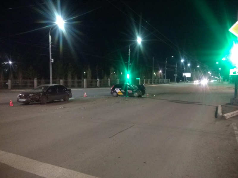 В Оренбурге автомобиль такси с пассажиром попал в ДТП 