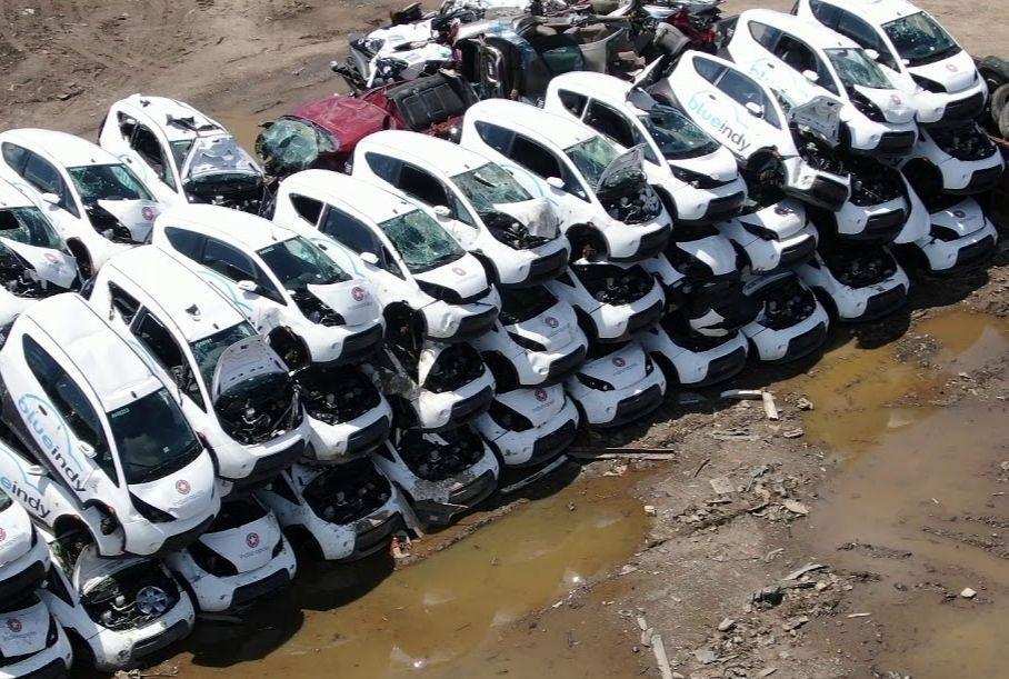 Каршеринговая компания выбросила на свалку десятки электромобилей