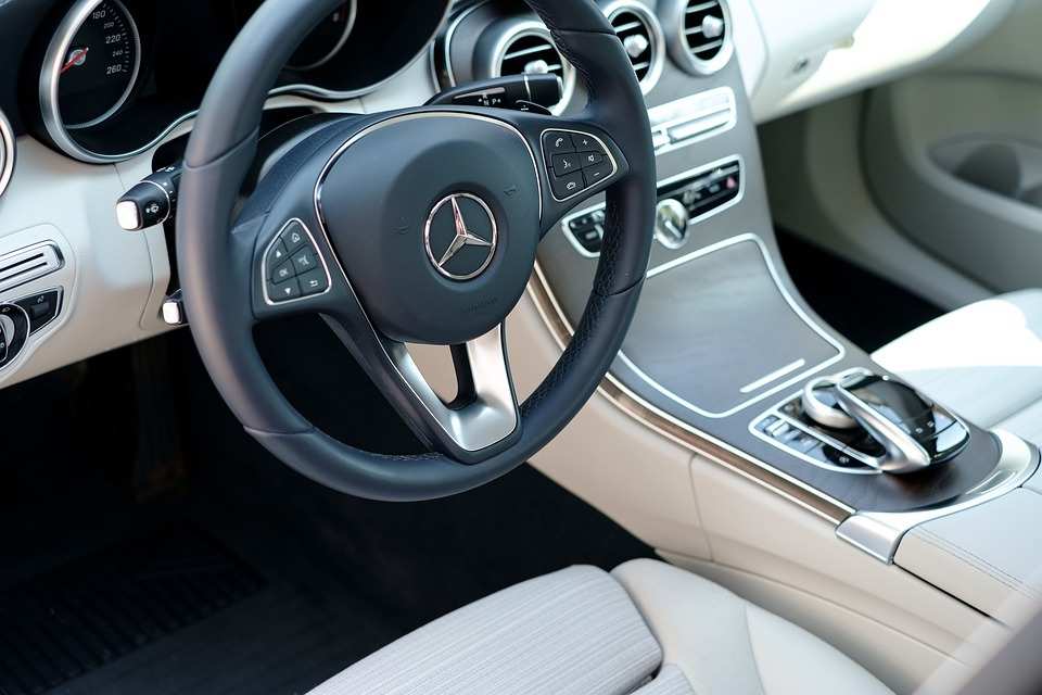 Mercedes-Benz отзывает четыре тысячи машин