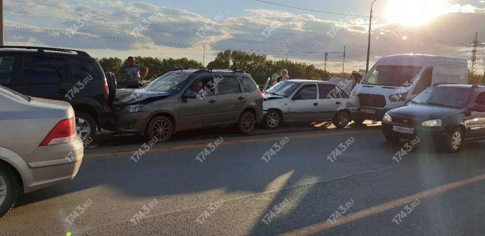 На трассе Оренбург — Казань столкнулись шесть автомобилей
