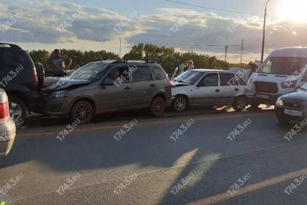 На трассе Оренбург — Казань столкнулись шесть автомобилей