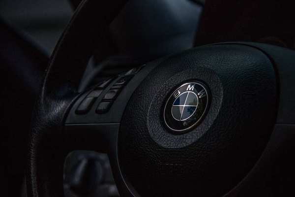 BMW отзывает автомобили из-за плохой склейки спойлера