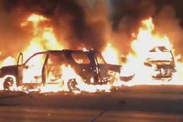 Протестующие в США сожгли более 100 премиальных авто