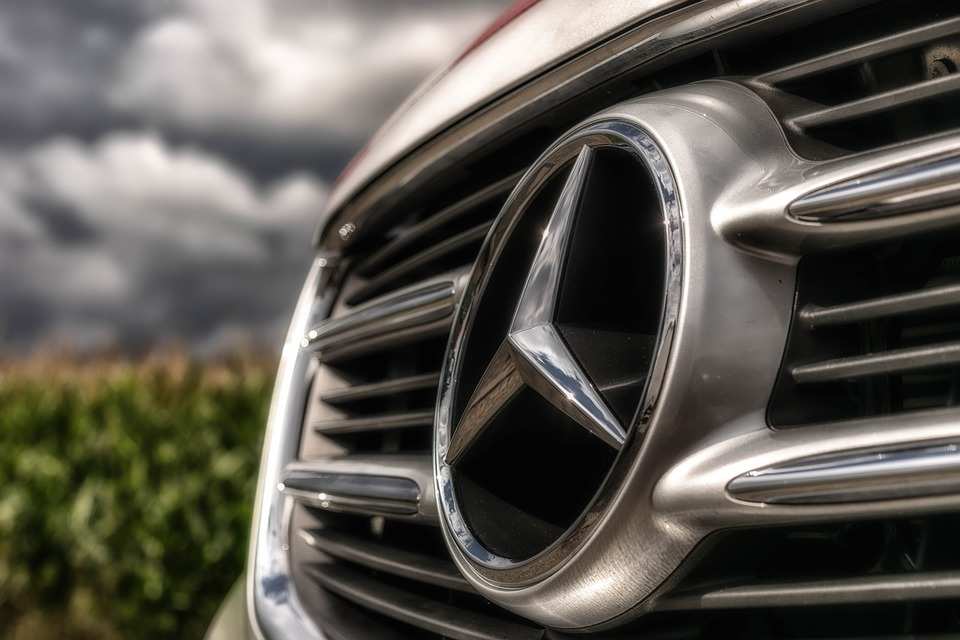 Mercedes-Benz отзывает в России 329 автомобилей