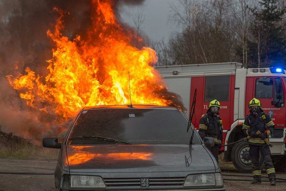 В Сочи женщина сожгла 11 автомобилей