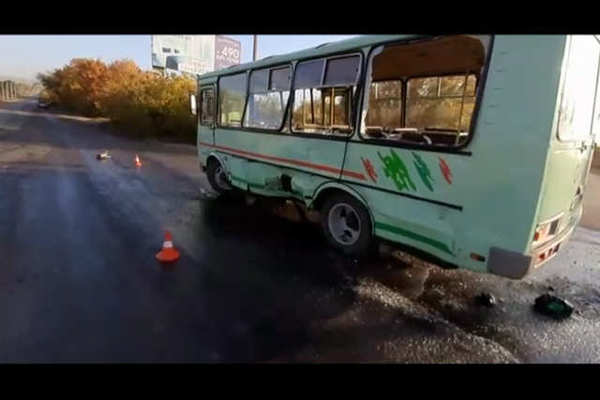 В Бугуруслане «ВАЗ» врезался в пассажирский автобус
