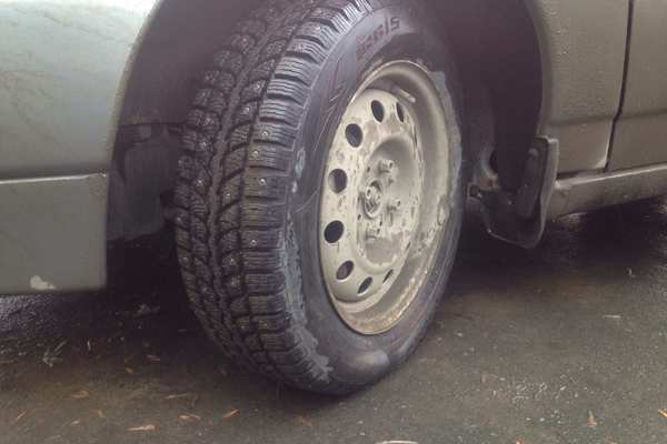 В Оренбуржье мужчина украл 8 автомобильных колес