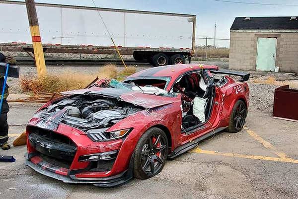 Пожарные на тренировке уничтожили редкий Shelby Mustang GT500