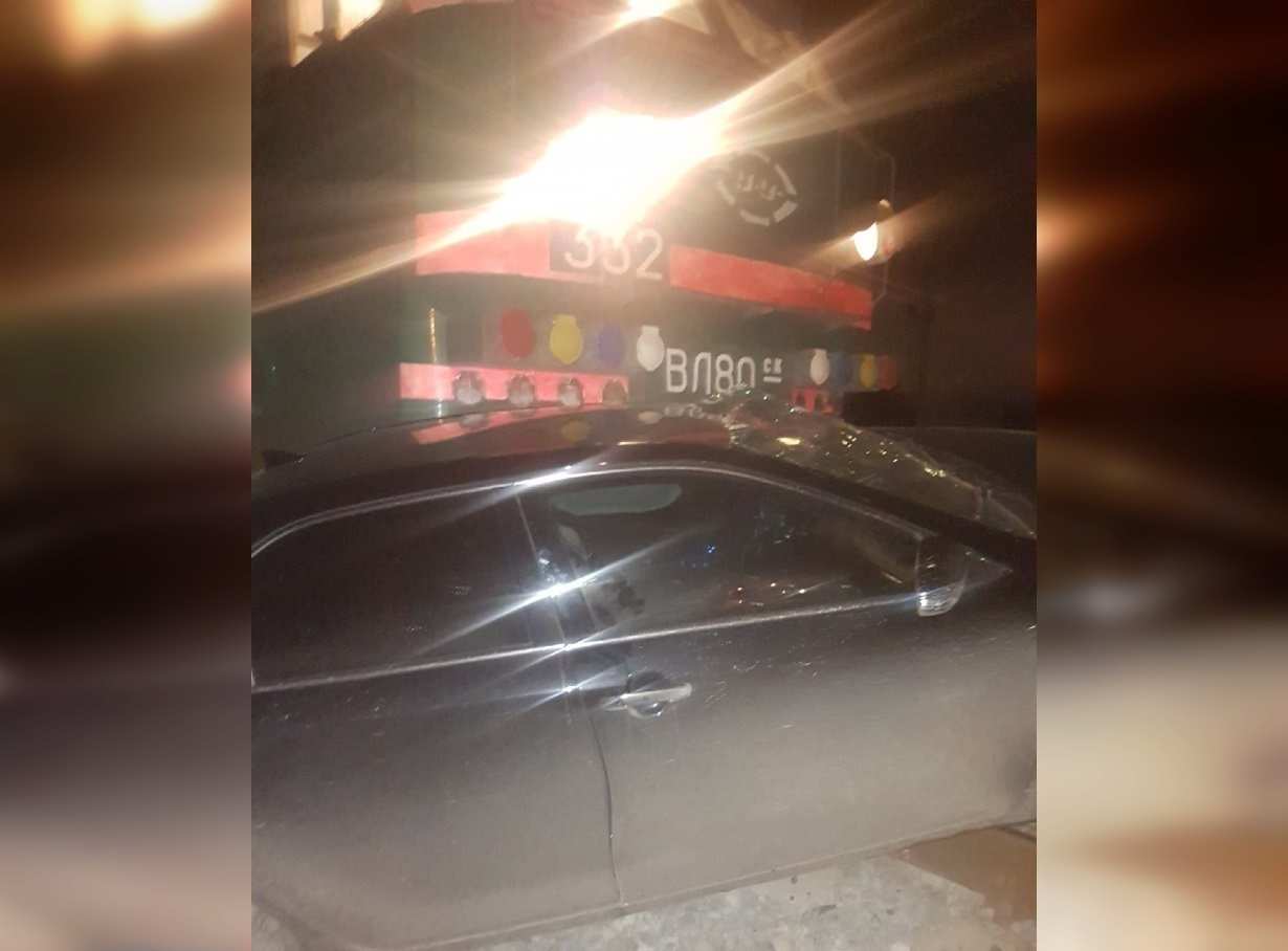 В Орске Toyota Camry попала под поезд