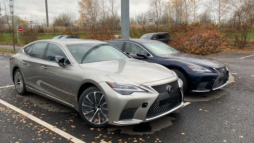 В Сети опубликовали первые снимки обновленного Lexus LS
