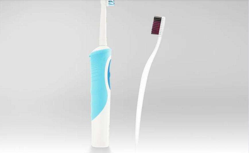 Чем отличается обычная зубная щетка от электрической?