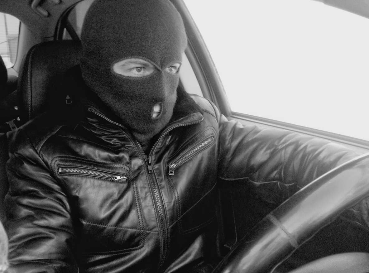 Житель Новотроицка угнал чужой автомобиль, подобрав ключи на улице