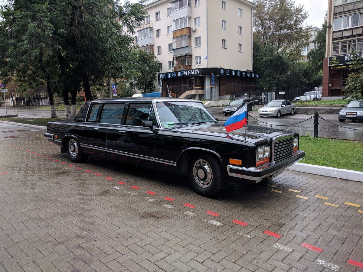 В Екатеринбурге продают советский лимузин ЗИЛ - 41045 