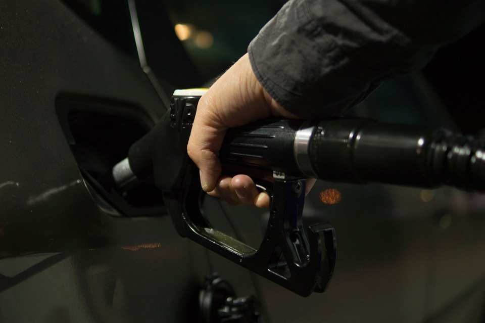 Цены на бензин в России за неделю выросли на 13 копеек