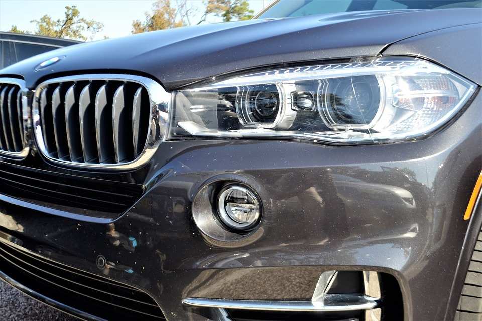BMW отзывает в России шесть внедорожников X5 и X6