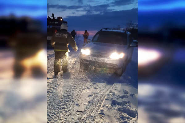 В Оренбуржье в снежном плену оказались семь автомобилей