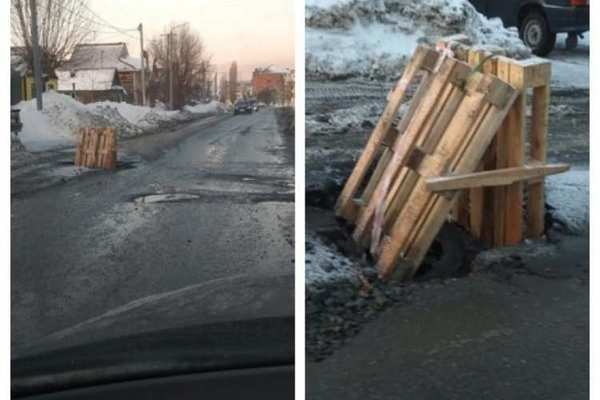 В Оренбурге водители сами решили проблему ямы на дороге