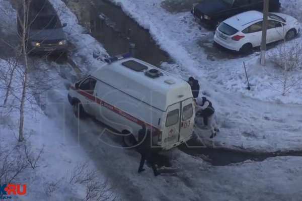 В Новотроицке в снегу застряла «скорая» с пациенткой