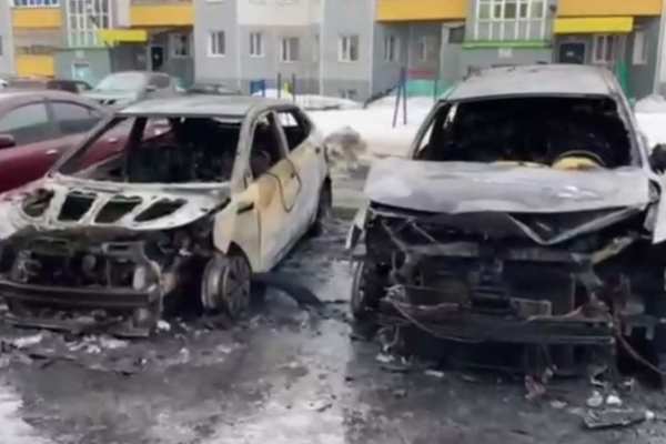 В Сургуте ревнивец спалил четыре автомобиля 