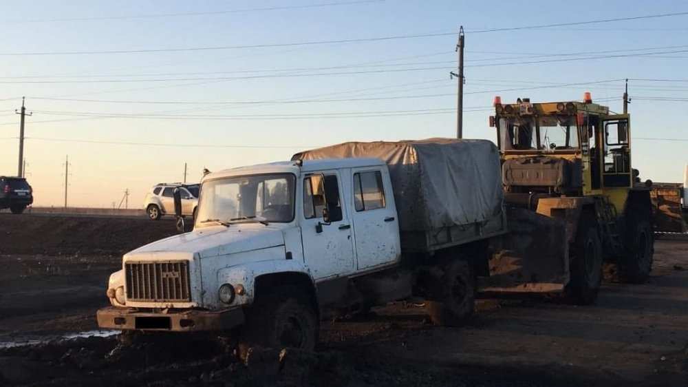 Под Оренбургом водитель погиб при буксировке грузовика