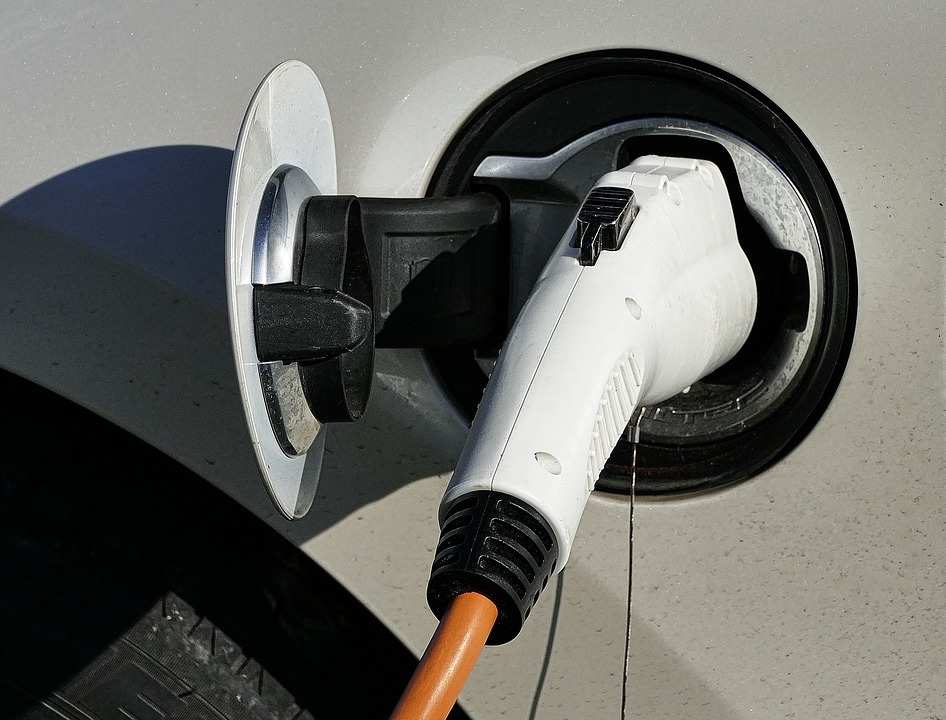 Владельцев электромобилей в Оренбуржье могут освободить от транспортного налога