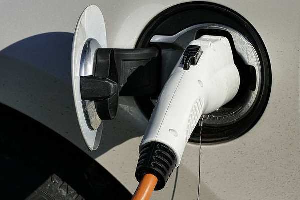Владельцев электромобилей в Оренбуржье могут освободить от транспортного налога