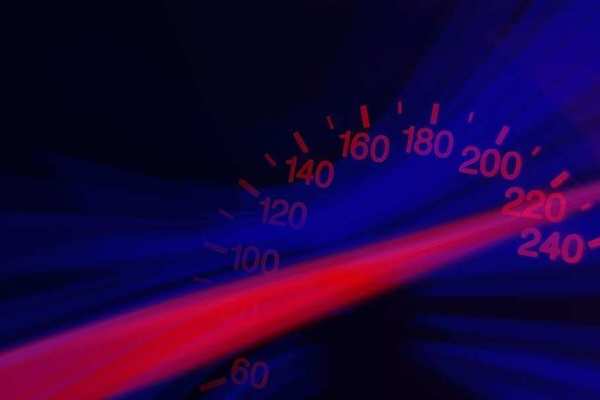 Почему у тихоходных машин спидометр размечен до 200 км/ч?