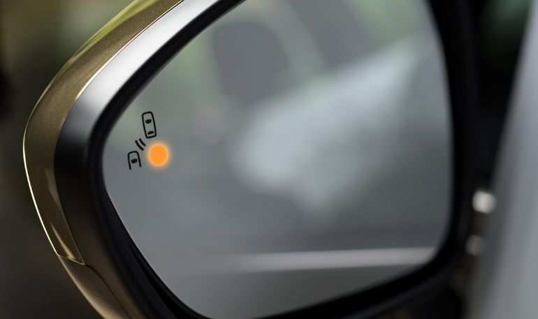 Lada Vesta FL может получить систему мониторинга слепых зон