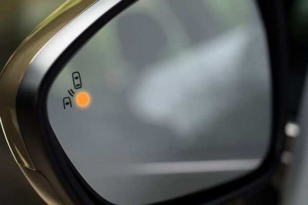 Lada Vesta FL может получить систему мониторинга слепых зон