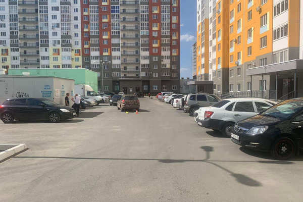 В Оренбурге 8-летний самокатчик попал под колеса Toyota Matrix