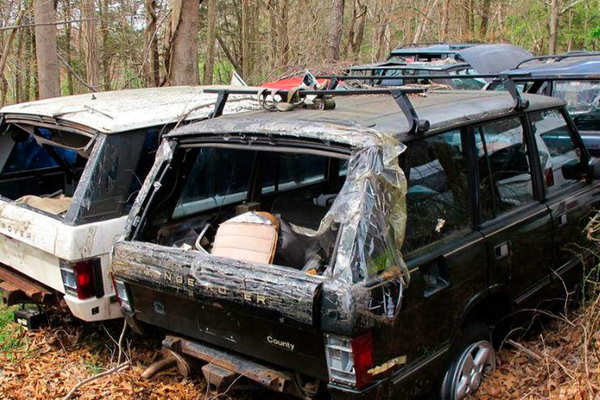 Американец продает ржавеющие внедорожники Range Rover за 5 млн.рублей