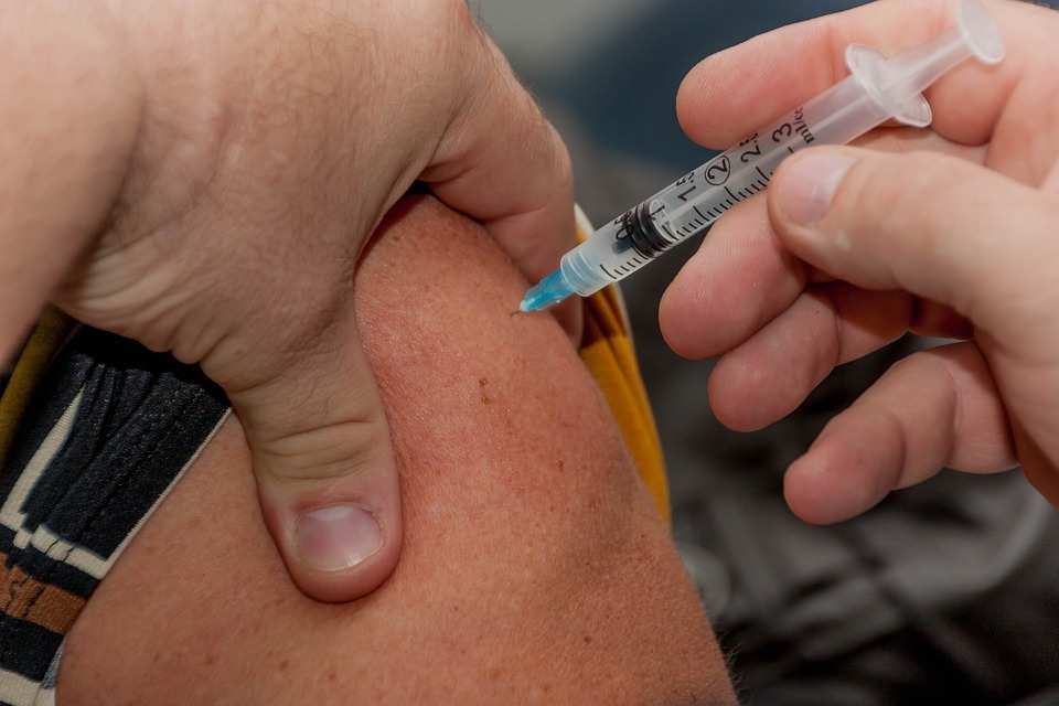 «АвтоВАЗ» пообещал скидки на запчасти вакцинировавшимся клиентам