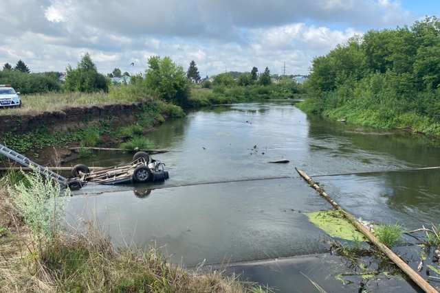 В Татарстане Land Rover упал в реку. Погибли два человека