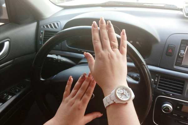 Каждая десятая женщина в России покупает автомобиль поддавшись импульсу