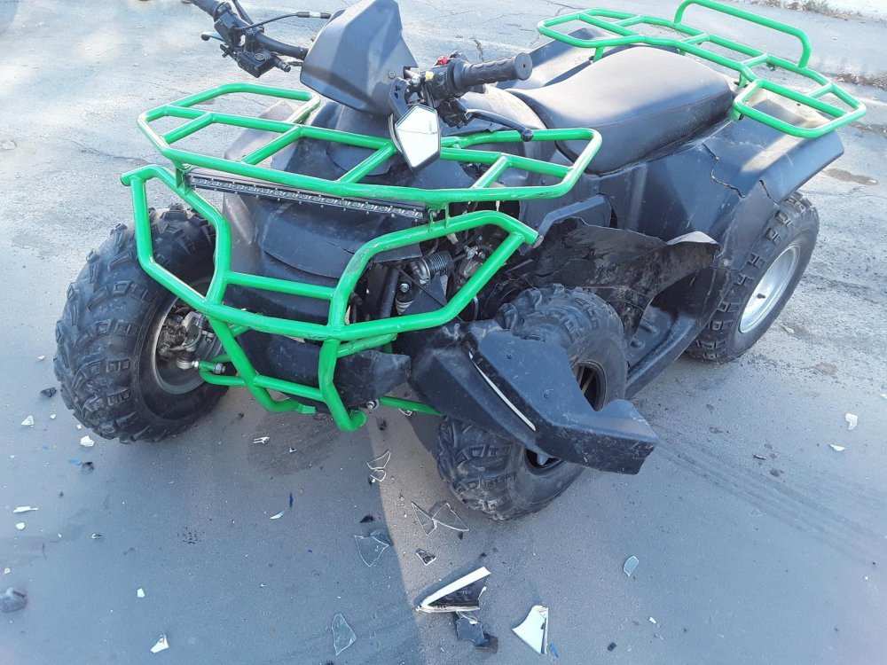 В Орске водитель квадроцикла врезался в легковушку