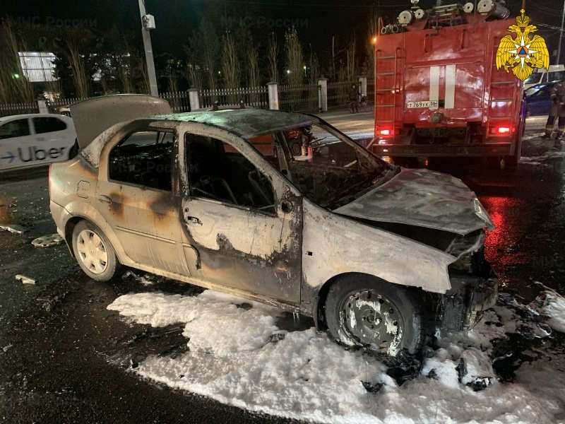 В Оренбурге в результате ДТП загорелась иномарка