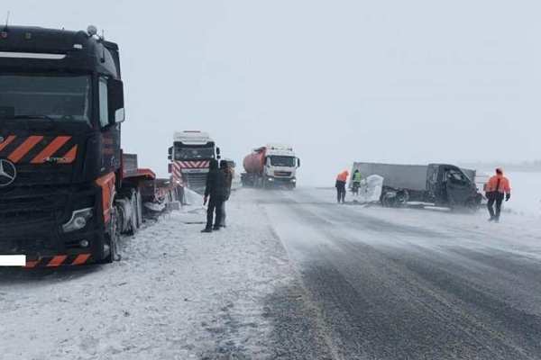 В Оренбуржье большегруз столкнулся с ГАЗом