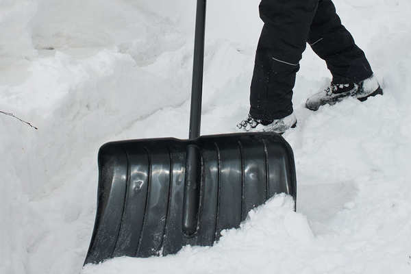 Снеговые лопаты по низким ценам