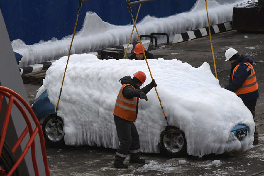 Во Владивосток привезли автомобили покрытые ледяной коркой