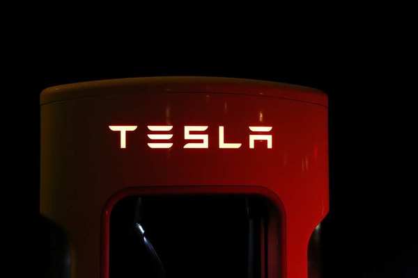 В США впервые в истории будут судить автопилот Tesla за смертельное ДТП