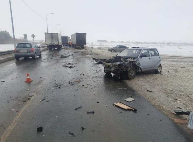 На пересечении дорог Уфа-Оренбург столкнулись три авто