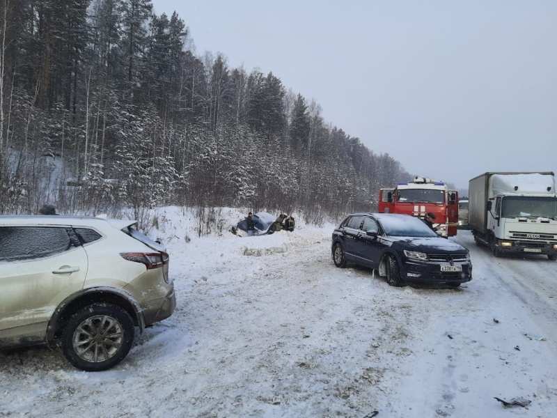 В Свердловской области столкнулись больше 20 машин