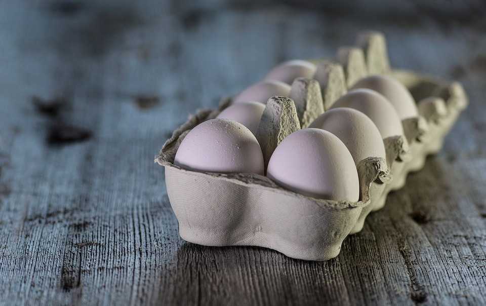 Как правильно выбрать яйца в магазине?